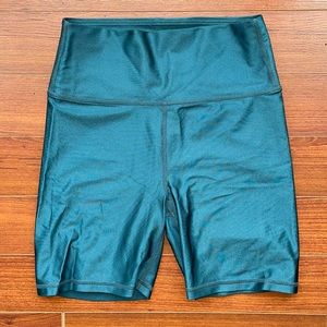 Fabletics High-Waisted Shine Short 6"